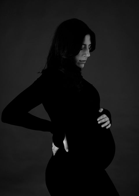 Porträtt i studio som gravidfotografering i Nacka, Stockholm