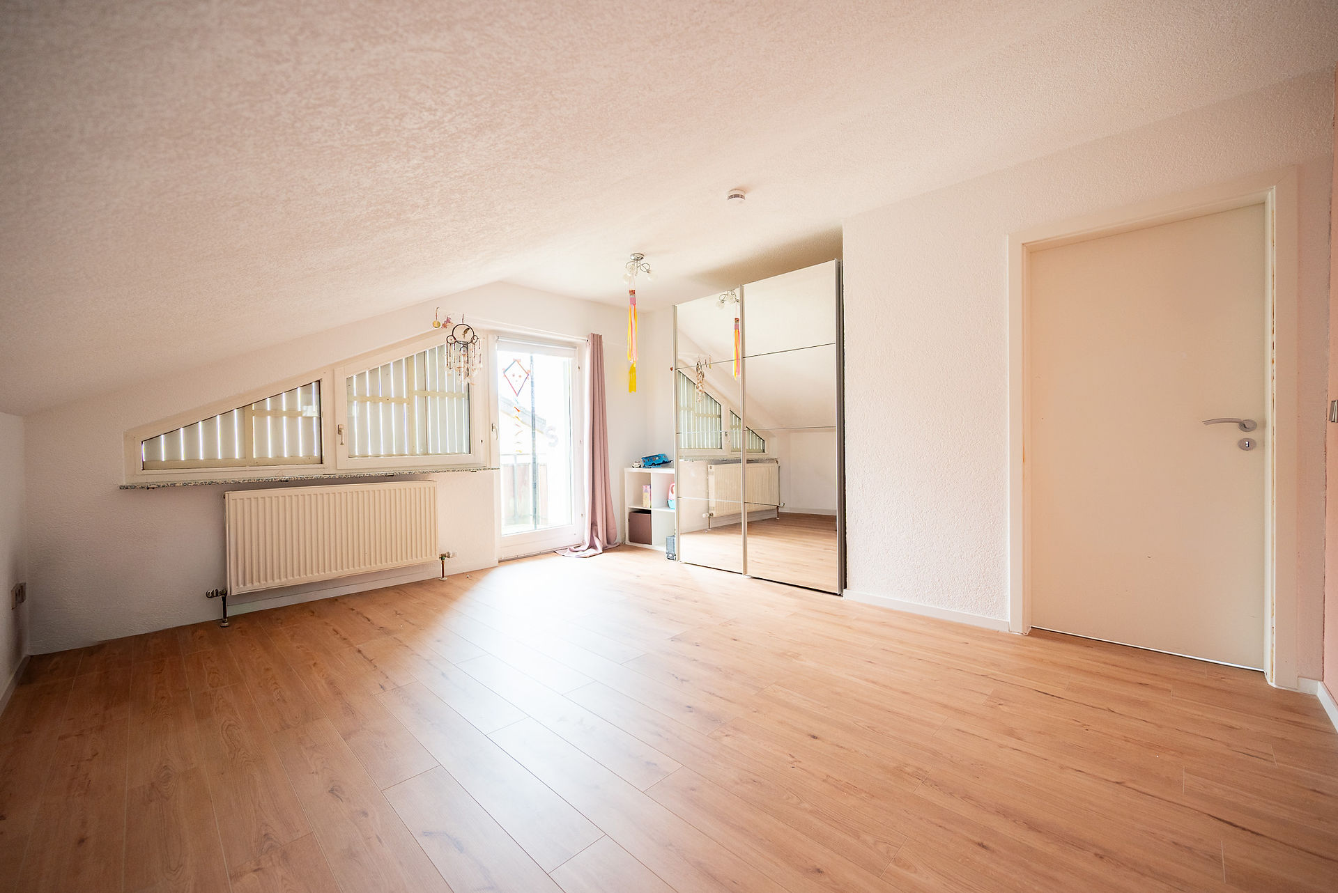 Kinder-/Schlafzimmer 1