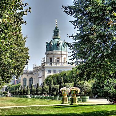 schloss-charlottenburg-437152_1280.jpg