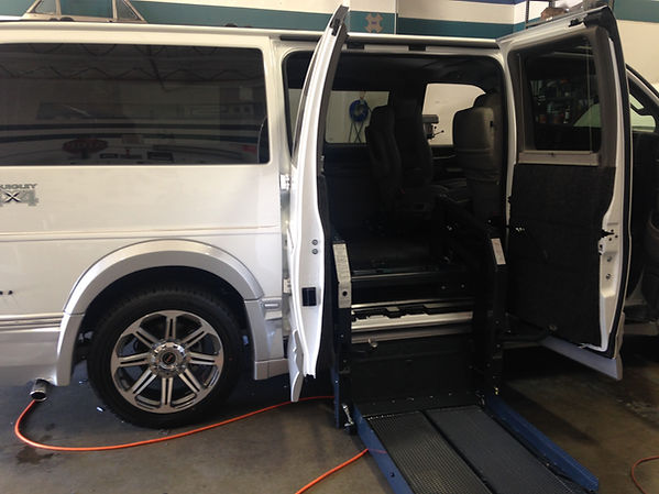 handicap or disabled wheelchair lifter for van trucks or cars