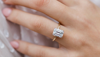 Emerald-Cut-Diamond-Engagement-Ring.png