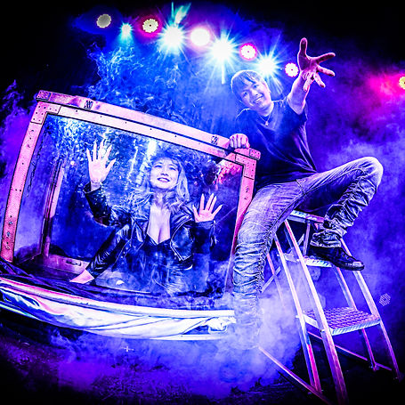 テーブルマジック、マジシャン、北海道、札幌、ステージ、イリュージョン、出張、呼ぶ、派遣、プロマジシャン、アッキー