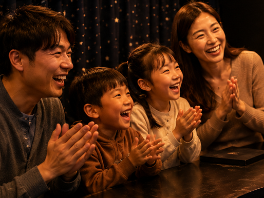 札幌の子連れ夜観光でマジックショーを楽しみ、目の前の魔法に笑顔になる両親と子どもたち