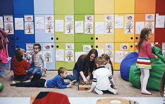 Niños jugando juntos