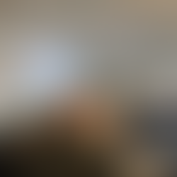 mennesker kigger på en storskærm hvor der står den nye klient