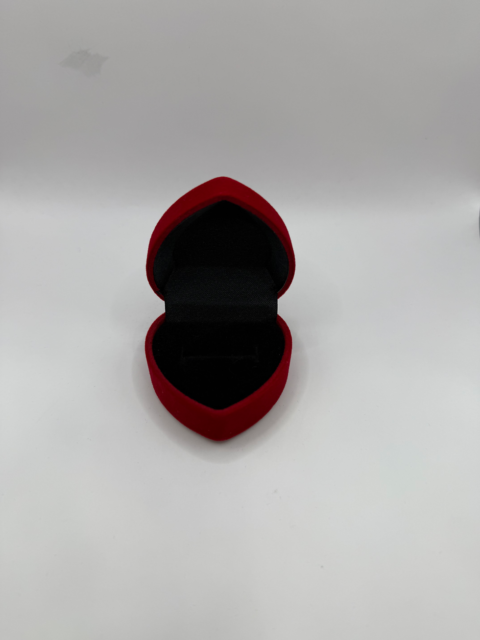 Miniatura: Caja de REGALO CORAZÓN FONDO NEGRO 