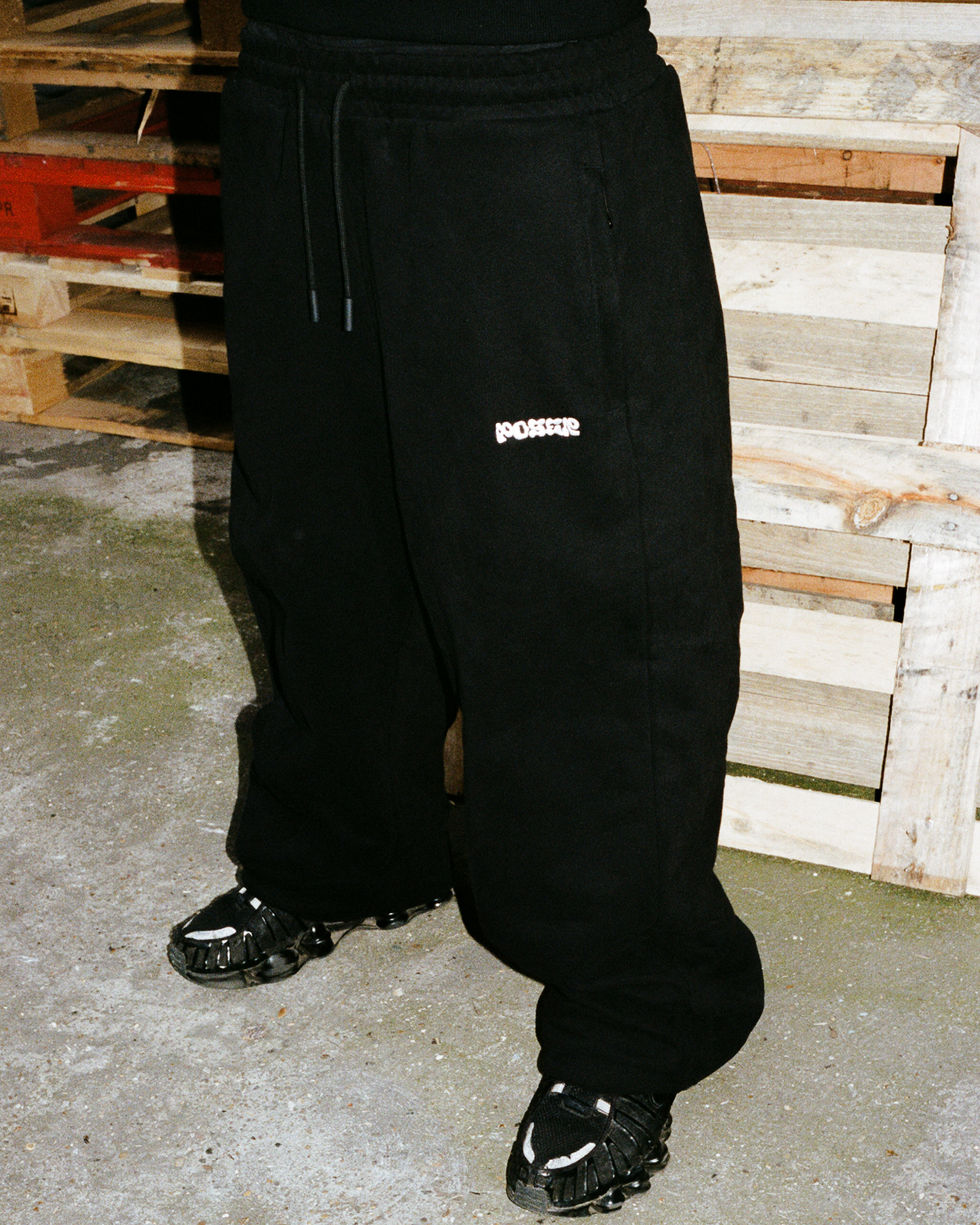 baggy tracksuit