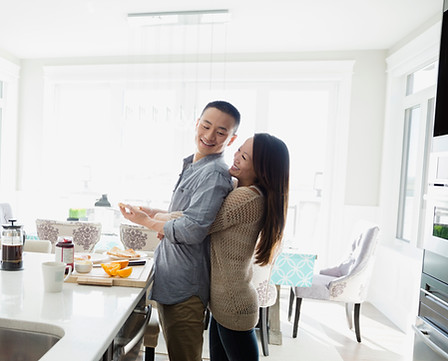 Casal na cozinha