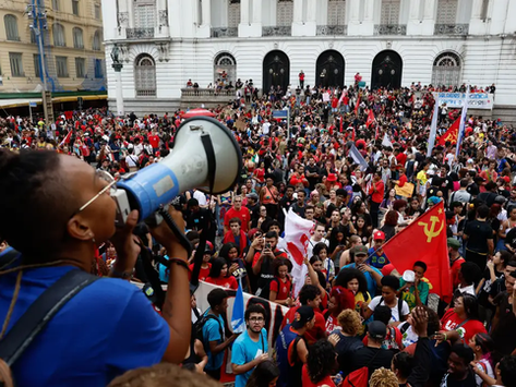 Estudantes intensificam atos pró-Lula nas ruas do país