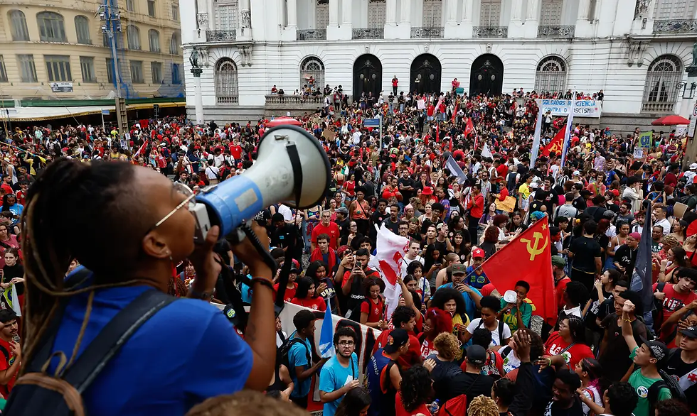 Estudantes intensificam atos pró-Lula nas ruas do país