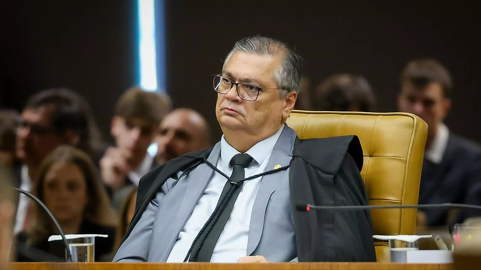 Dino relata ameaça de funcionária de companhia aérea: 'vontade de matá-lo'