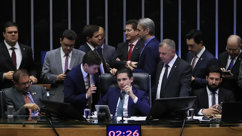 Câmara aprova voto secreto em PEC da Blindagem
