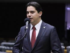 Deputado Júnior Mano tinha 'papel central' em desvio de emendas, aponta PF