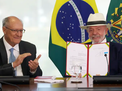 Lula assina decreto que promulga acordo Mercosul-União Europeia