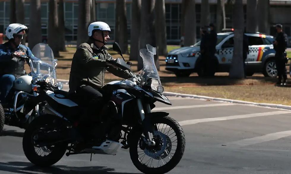 Jair Bolsonaro em uma de suas motociatas quando presidente (Foto: Marcelo Casal Jr/Agência Brasil)