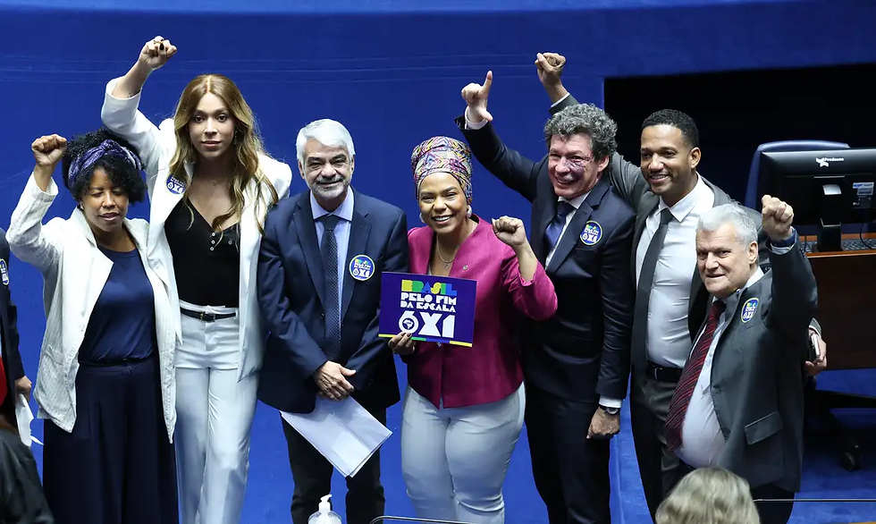 CUT comemora fim da 'massacrante' 6x1; CNI quer revisão