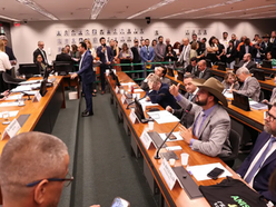 Conselho de Ética suspende 3 deputados bolsonaristas por motim na Câmara