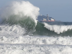 Rio tem alerta de ressaca no réveillon com ondas de até 2,5 metros