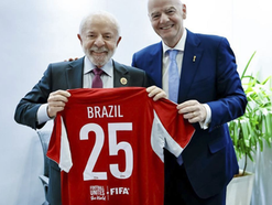 Lula convida presidente da Fifa para lançamento da Universidade do Esporte