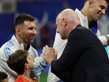 FIFA escala arbitragem 100% argentina para França x Marrocos e apanha nas redes