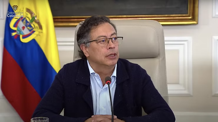 Petro acusa EUA de se aliar com 'narcotraficantes' na Colômbia