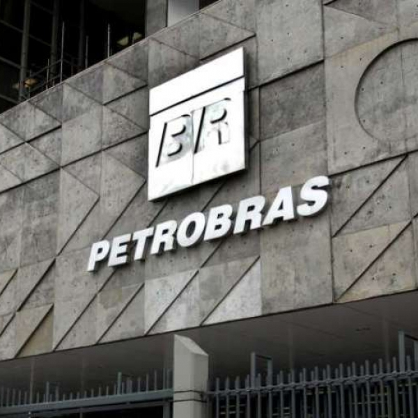 Petrobras reduz preço da gasolina em 5,2% a partir desta terça