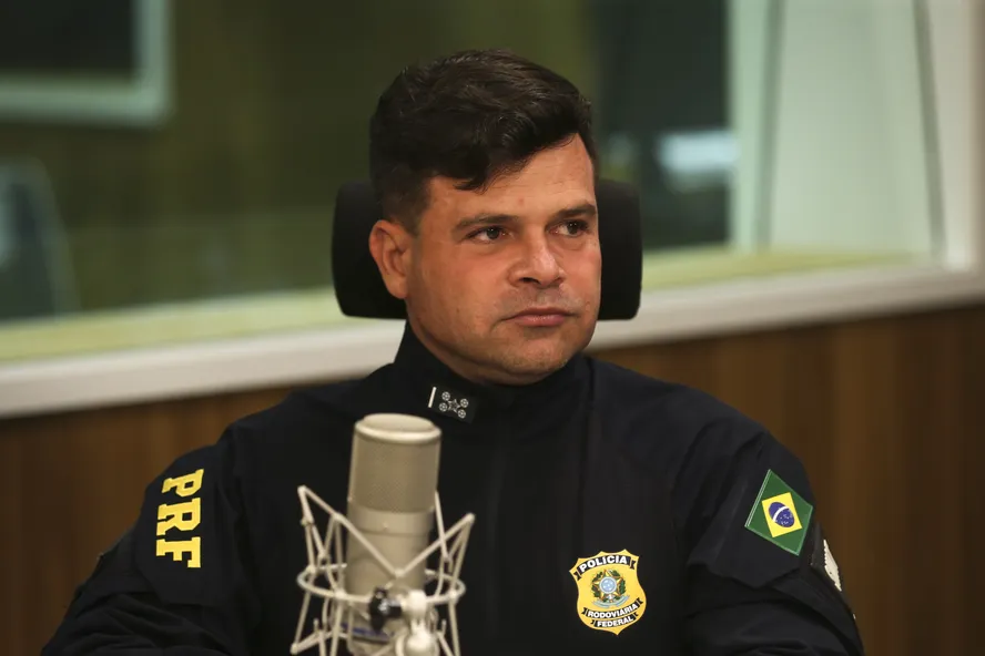 Moraes manda cassar aposentadoria de ex-diretor da PRF condenado no golpe
