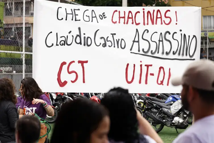 Cinco PMs são presos por crimes na megaoperação com 122 mortos no Rio