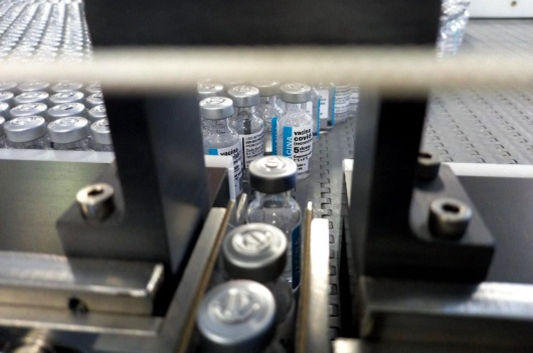 Fiocruz triplica produção e prevê 1,2 milhão de doses/dia