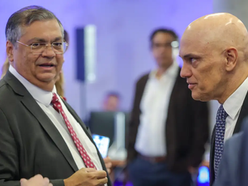 Dino sai em defesa de Moraes, alvo de novas sanções dos EUA