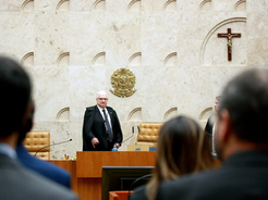 Encerramento do inquérito das fake news está em pauta no STF, diz Fachin