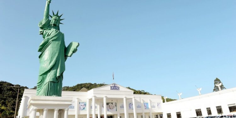 TST condena lojas Havan por racismo recreativo contra ex-funcionária