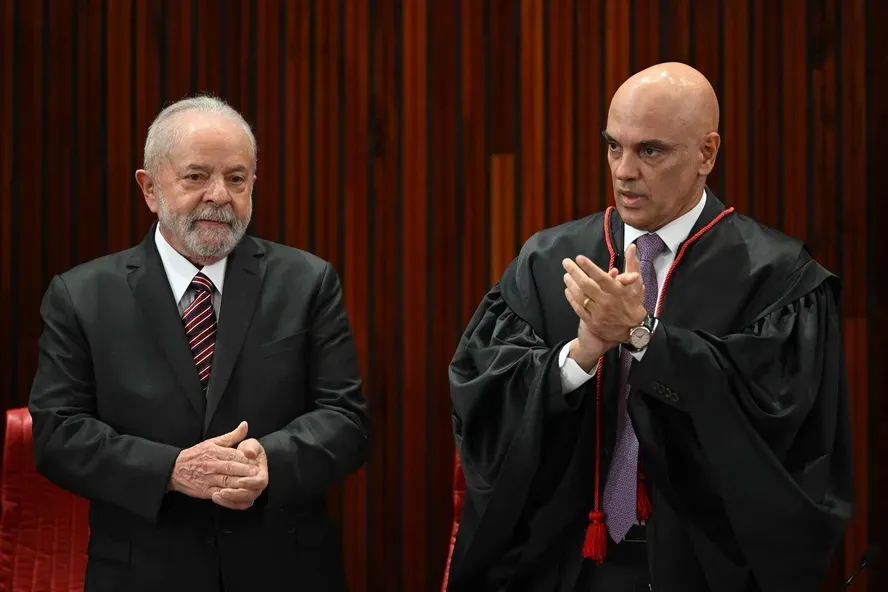 'Lula pode falar comigo quando quiser', diz Trump após o tarifaço