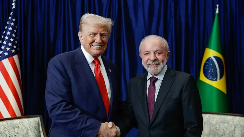 Lula se reúne com Trump na Malásia e discute revisão do tarifaço
