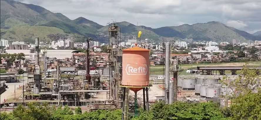 Ricardo Couto decide desapropriar terreno da Refit após operação da PF