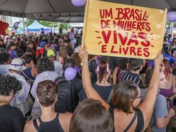 Órfãos de vítimas de feminicídio passam a ter direito a pensão INSS