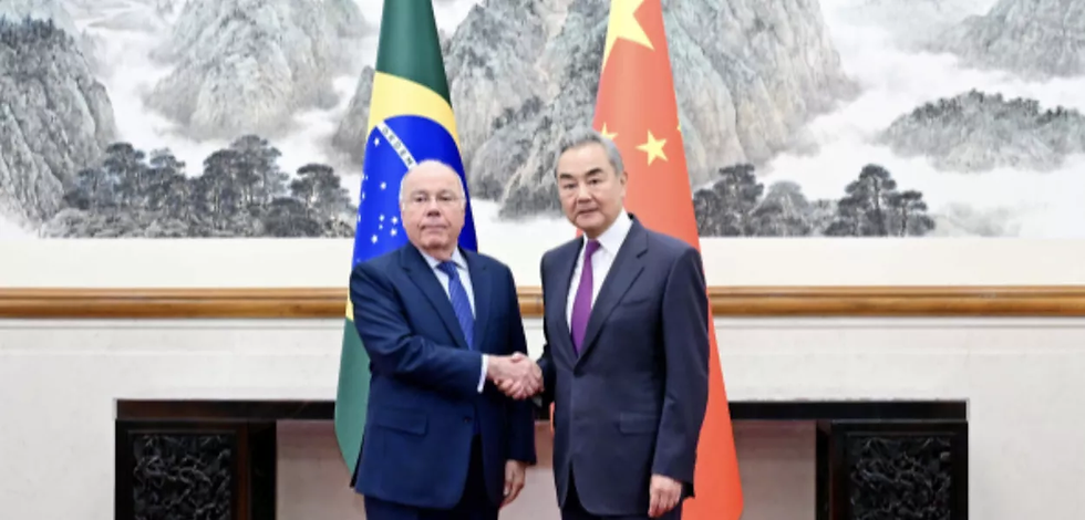 China apoia Brasil na defesa da soberania e propõe ampliar cooperação