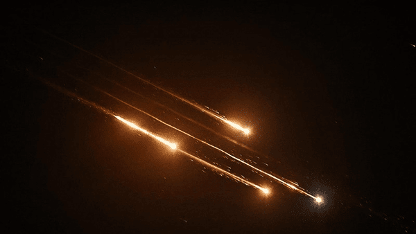 Após Israel bombardear Líbano, Irã lança mísseis em territórios ocupados