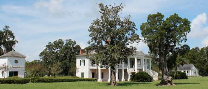 Evergreen Plantation is located on the west bank of the Mississippi River, between New Orleans and Baton Rouge.