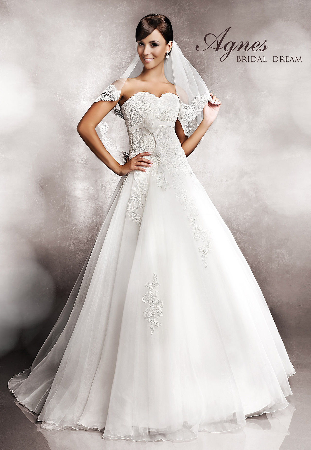 Kiárusítási esküvői és alkalmi ruha – Whitewedding Showroom Budapest