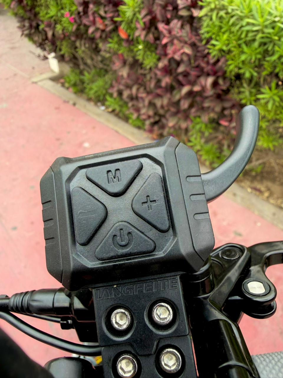 Miniatura: SCOOTER ELÉCTRICO LANGFEITE ROADSTER