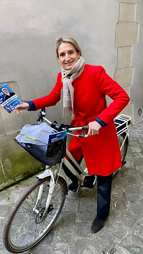 Catherine LECUYER a velo.png