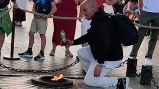 Tribune (Valeurs Actuelles) | "La flamme du Soldat inconnu profanée, symptôme du mal-être français"