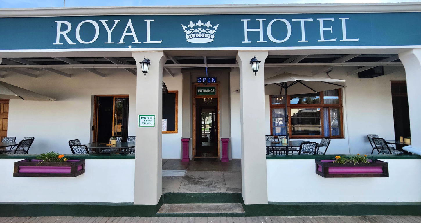 Steytlerville Royal Hotel - Entrance