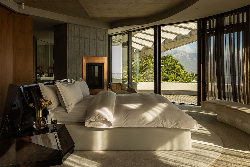 Master Suite King Size Bed