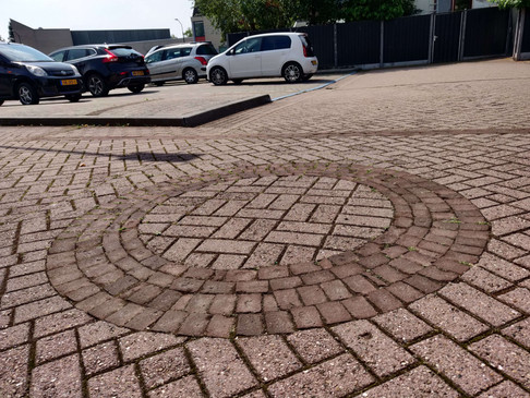 קווי המתאר של בית הכנסת שפעם עמד כאן