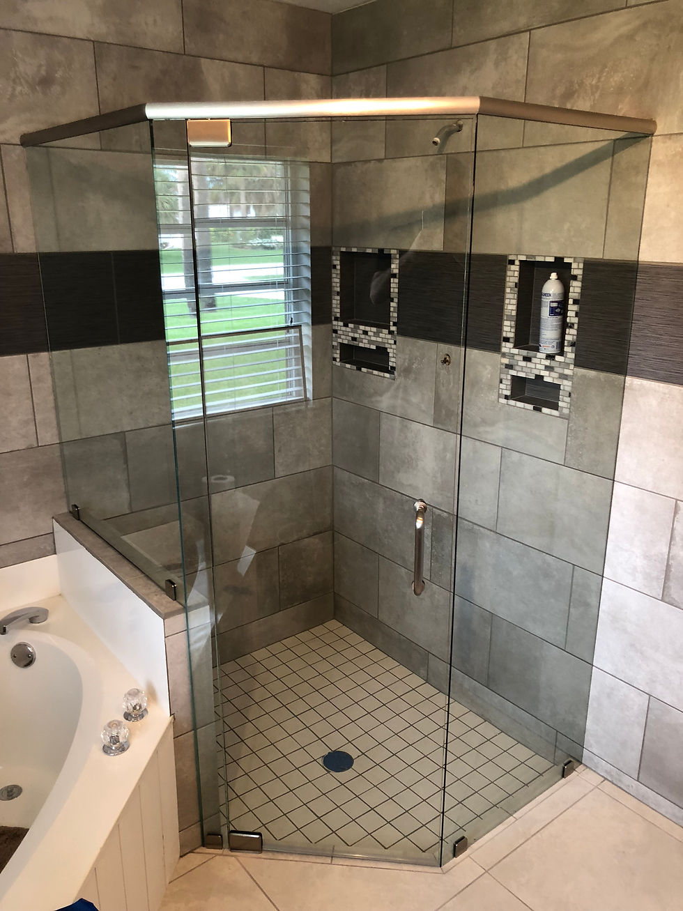 Neo Angle Unit With Pivot Door and Glass Clamps