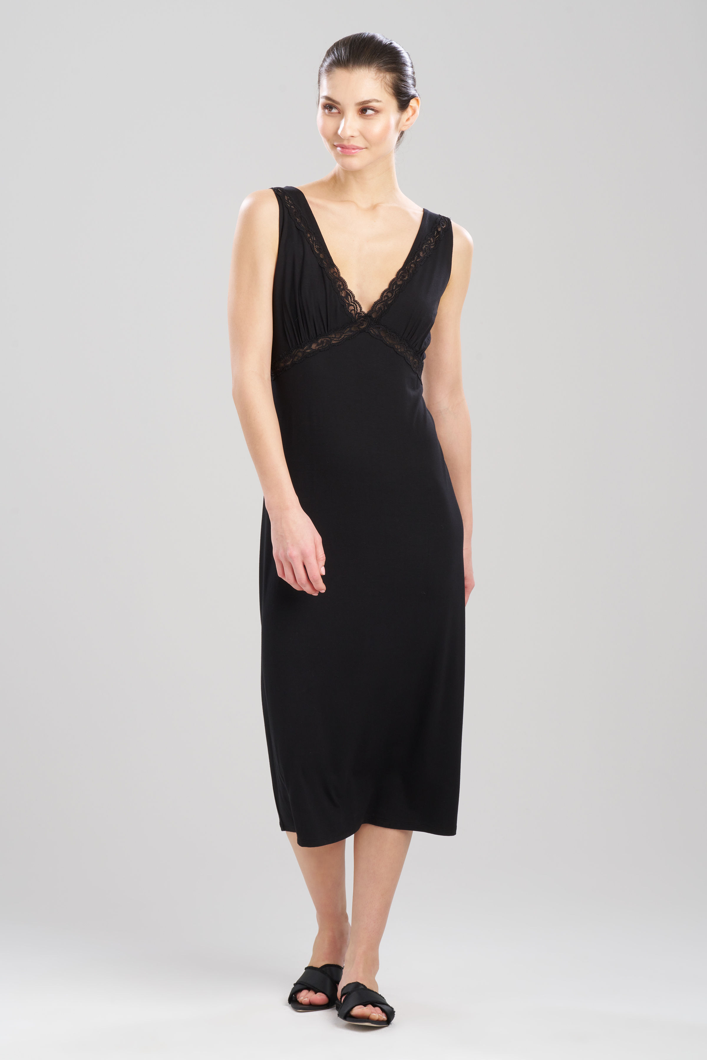 Natori Feathers Essentials Lace Applique Gown