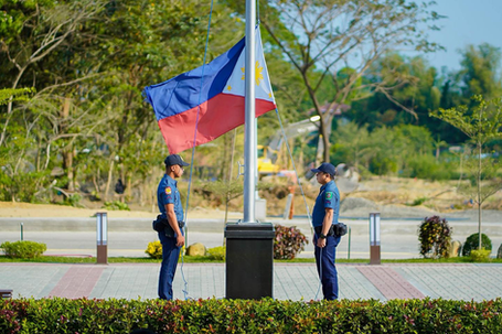 Kampeon sa Gymnastics, Pinarangalan sa Flag Raising Ceremony