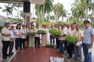 Mga Punong Barangay, Tumatanggap ng Buto ng Gulay para sa HAPAG Program
